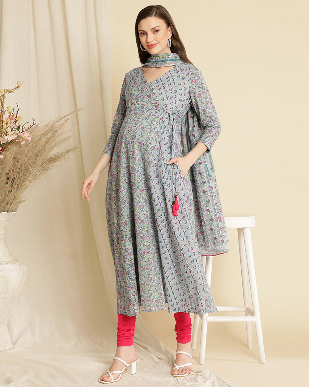 Wobbly Walk Grey Maternity Nursing Kurta Set with Leggings-Floral