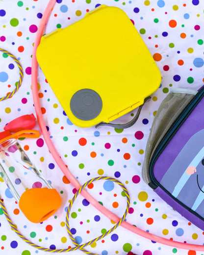 b.box Tritan Sport Spout Bottle-With Easy to Hold Handle-Push Button Lid & Ergonomic Triangular Shape-Strawberry Shake-600 ml