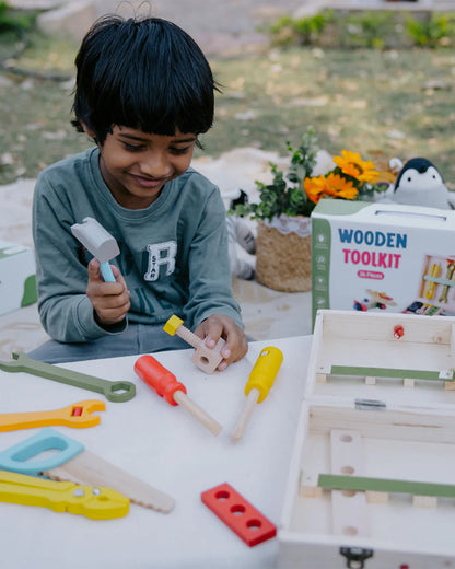 Nesta Toys Wooden Tool Kit Set & Tool Box-Includes 33 Tools-Promotes Role Play-Pretend & Play Toy-36M+