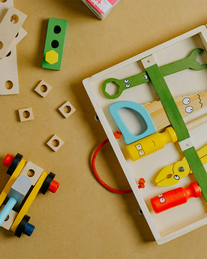 Nesta Toys Wooden Tool Kit Set & Tool Box-Includes 33 Tools-Promotes Role Play-Pretend & Play Toy-36M+