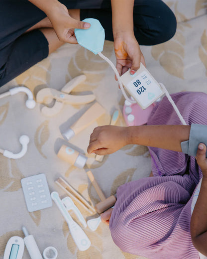 Nesta Toys Wooden Doctor Role Play Set-Includes 18 Tools-Promotes Role Play-Pretend & Play Toy-36M+