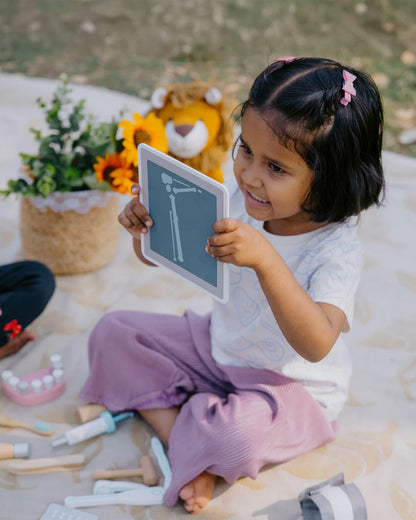 Nesta Toys Wooden Doctor Role Play Set-Includes 18 Tools-Promotes Role Play-Pretend & Play Toy-36M+