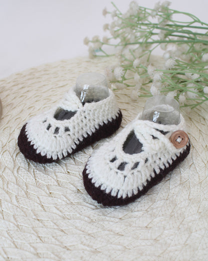 Woonie Cream Booties-Solid-Acrylic Handmade-For Infants