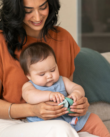 Infantino Pacifier Holder Pod-With Secure Zip Closure-Holds Upto 2 Pacifiers-Easily Attaches to Strollers or Diaper Bags-Silicone Material-Sea Green