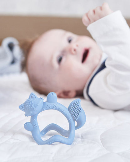 b.box Silicone Wrist Teether-Lightweight & Easy to Grasp-Textures Gently Massage Sore Gums-Lullaby Blue-3M+