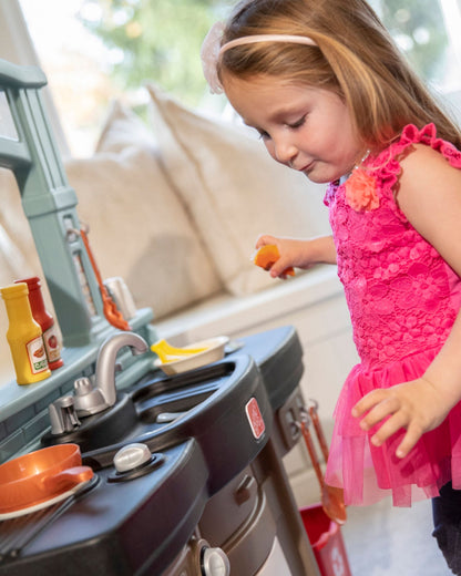 Step2 Best Chefs Kitchen-Pretend & Play Toy-Light‑Up & Sound‑Effect Stove-Includes 25‑Pieces Accessory Set-24M+