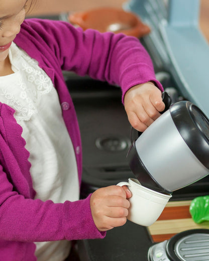 Step2 Best Chefs Kitchen-Pretend & Play Toy-Light‑Up & Sound‑Effect Stove-Includes 25‑Pieces Accessory Set-24M+