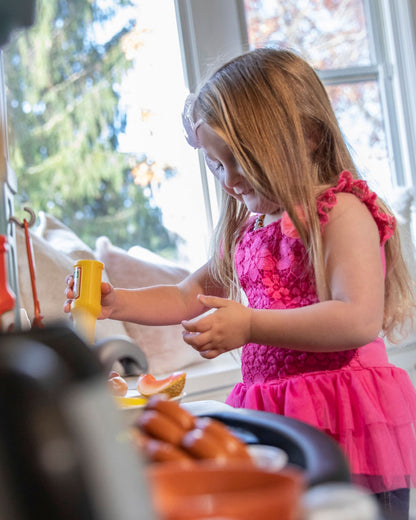 Step2 Best Chefs Kitchen-Pretend & Play Toy-Light‑Up & Sound‑Effect Stove-Includes 25‑Pieces Accessory Set-24M+