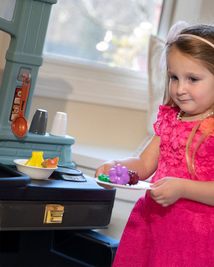 Step2 Best Chefs Kitchen-Pretend & Play Toy-Light‑Up & Sound‑Effect Stove-Includes 25‑Pieces Accessory Set-24M+