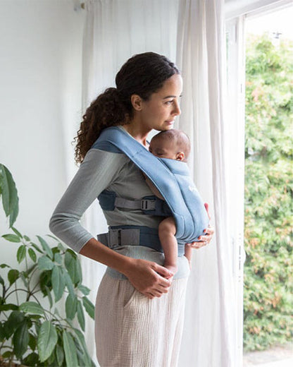 Ergobaby Embrace Baby Carrier-With 3 Carry Positions-Hip Healthy Certified-Breastfeeding Friendly-Cushioned Neck Support-For 0 to 18M (3.2 to 11.3 Kg)-Oxford Blue