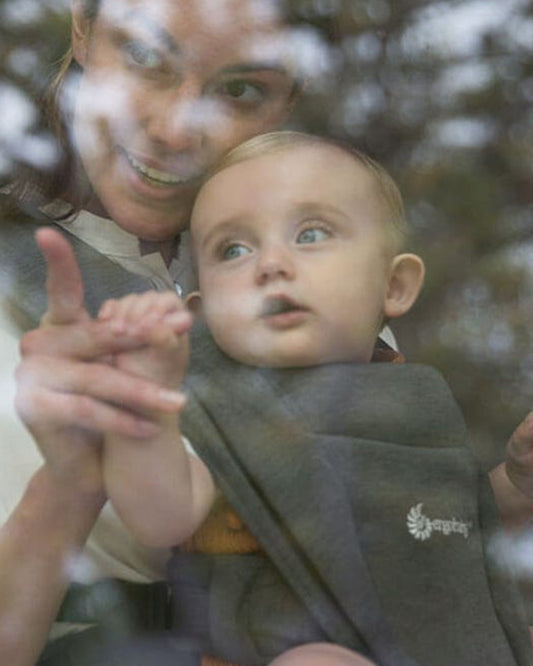 Ergobaby Embrace Baby Carrier-With 3 Carry Positions-Hip Healthy Certified-Breastfeeding Friendly-Cushioned Neck Support-For 0 to 18M (3.2 to 11.3 Kg)-Heather Grey