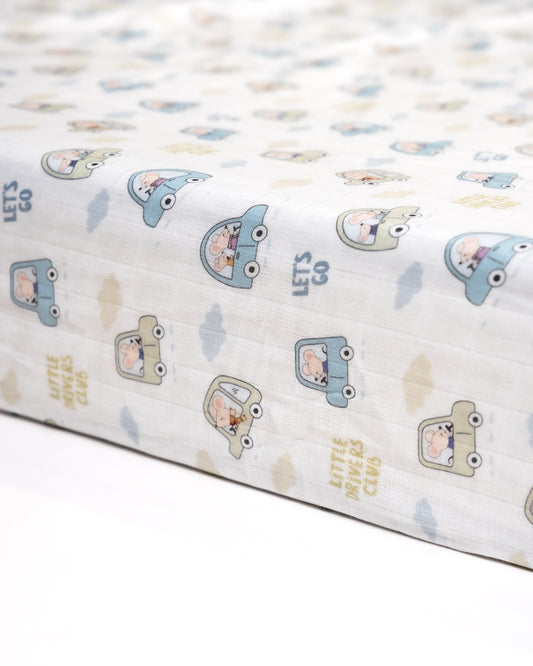 Twingle 100% Organic Muslin Fitted Cot Bedsheet-Generously Sized-Secured All-Round Elastic for Snug Fit-Softens with each Wash-Little Drivers Print-White & Blue-Pack of 1-For Infants