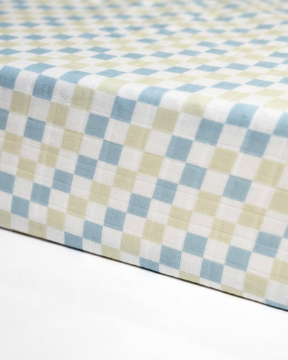 Twingle 100% Organic Muslin Fitted Cot Bedsheet-Generously Sized-Secured All-Round Elastic for Snug Fit-Softens with each Wash-Checkered Chaos Print-White & Blue-Pack of 1-For Infants