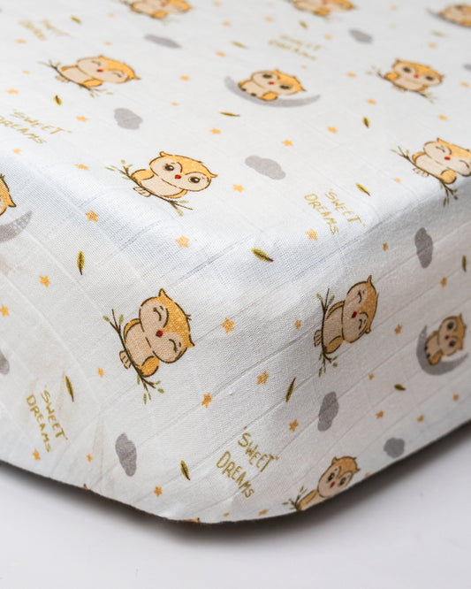 Twingle 100% Organic Muslin Fitted Cot Bedsheet-Generously Sized-Secured All-Round Elastic for Snug Fit-Softens with each Wash-Sleepy Owls Print-White & Beige-Pack of 1-For Infants