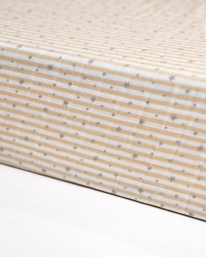 Twingle 100% Organic Muslin Fitted Cot Bedsheet-Generously Sized-Secured All-Round Elastic for Snug Fit-Softens with each Wash-Starlight Print-White & Beige-Pack of 1-For Infants