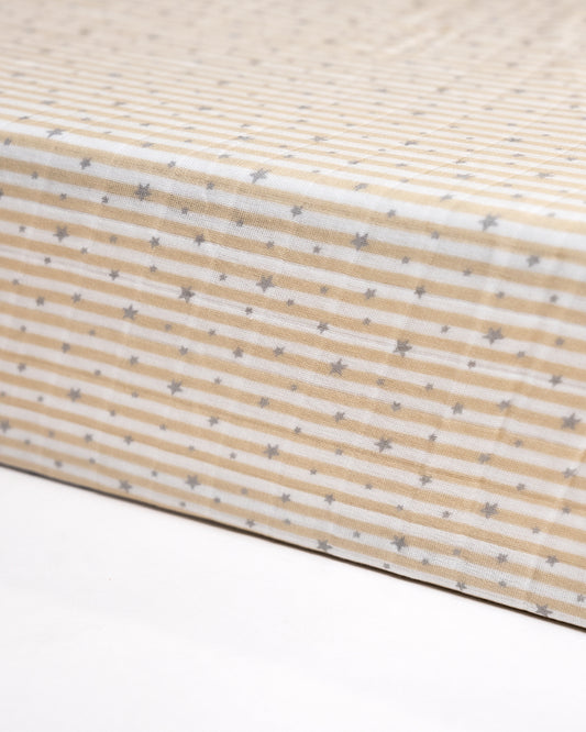 Twingle 100% Organic Muslin Fitted Cot Bedsheet-Generously Sized-Secured All-Round Elastic for Snug Fit-Softens with each Wash-Starlight Print-White & Beige-Pack of 1-For Infants