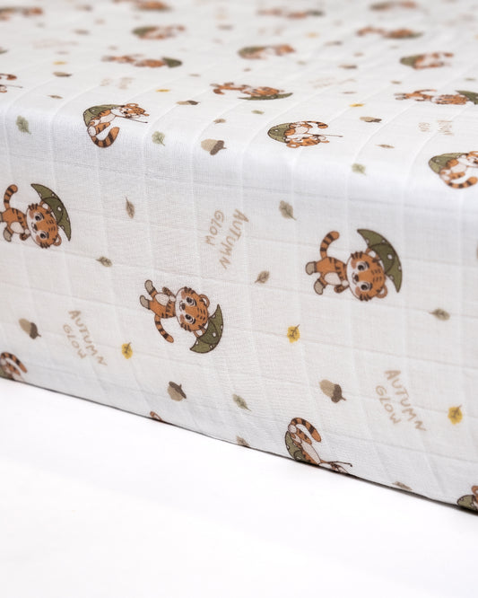 Twingle 100% Organic Muslin Fitted Cot Bedsheet-Generously Sized-Secured All-Round Elastic for Snug Fit-Softens with each Wash-Cozy Roars Print-White-Pack of 1-For Infants