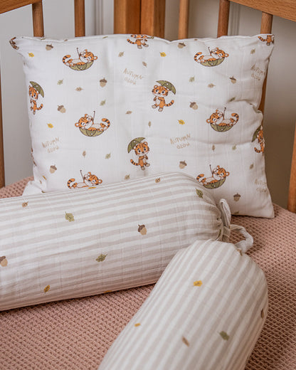 Twingle 100% Organic Muslin Cozy Roars Baby Bedding Set-Pack of 5-Reversible Quilt, All-round Elastic Bedsheet, Pillow & Bolsters-White & Grey-For Infants