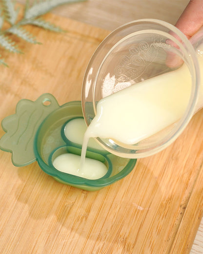 Haakaa Freeze-N-Feed Mini Combo-Food Feeder & Tray-Non-toxic Silicone Pouch with Small Holes-Blush Feeder & Pea Green Tray-4M+