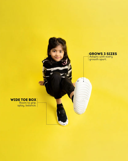 Aretto Black & White InfiKnit Slip On Shoes-Solid-Designed for Growing Feet-For Infants