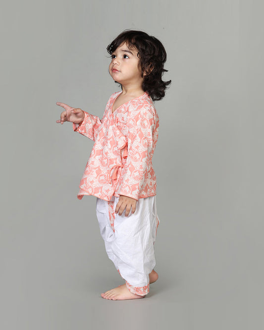 Story Tailor Peach Pink Angrakha Kurta Set with Dhoti-Printed-Cotton-V Neck-For Infants