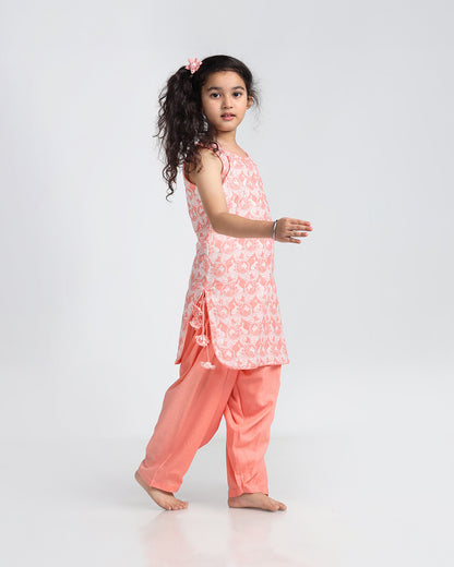 Story Tailor Peach Pink Salwar Suit Set with Patiala-Printed-Cotton-Round Neck-For Infants