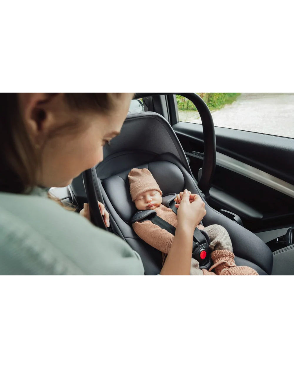 Britax Baby Safe Core-Baby Car Seat-Rear Facing-Extra Lightweight