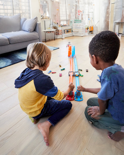 Hot Wheels Double Loop Dash Straight Track-Large Loops & 2 1:64 Scale-Vehicle Toy-9M+