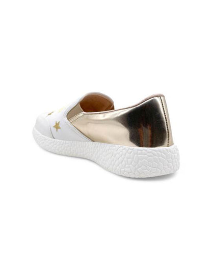 Kazarmax White Bee Embroidered Slip On Loafers For Infants