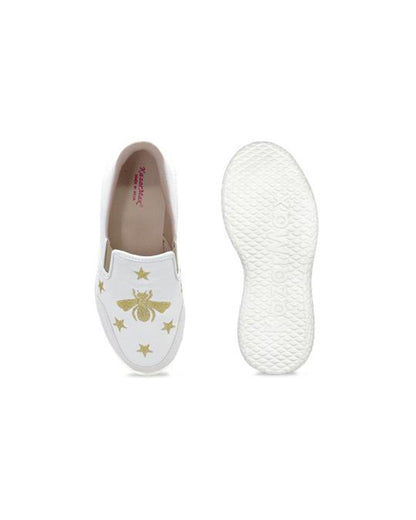 Kazarmax White Bee Embroidered Slip On Loafers For Infants