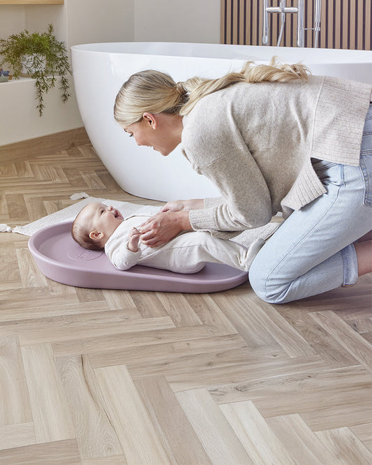 Shnuggle Newborn Bath Tub with Diaper Changing Mat & Bath Jug-0 to 12M-Taupe