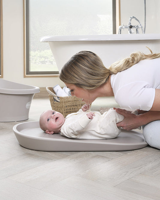 Shnuggle Newborn Bath Tub with Diaper Changing Mat & Bath Jug-0 to 12M-Pebble Grey