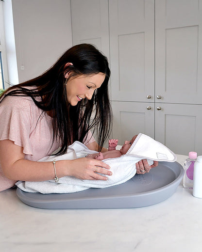 Shnuggle Newborn Bath Tub with Diaper Changing Mat & Bath Jug-0 to 12M-Blossom