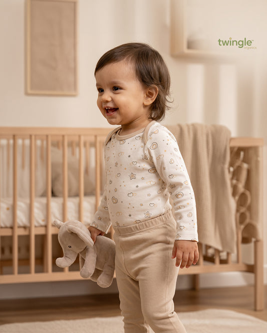 Twingle 100% Organic Cotton Bodysuit with Leggings-Envelope Neck for Easy Dressing-No Itchy Tags-Soft Elasticated Waistband-Long Sleeves-Hearts & Stars Print-White-For Infants