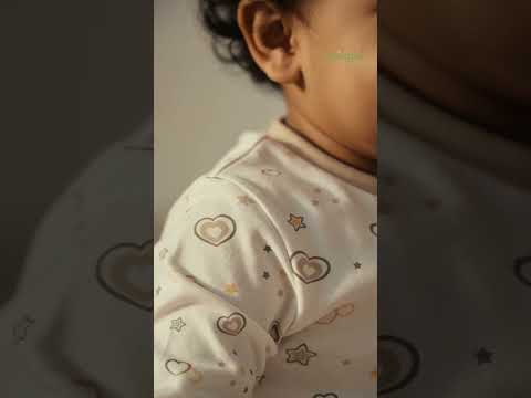 Twingle 100% Organic Cotton T-shirt-No Itchy Neck Tags-Shoulder Snaps for Easy Dressing-Long Sleeves-Hearts & Stars Print-White-For Infants